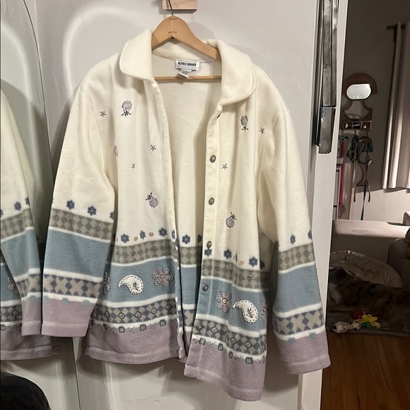 Alfred Dunner Jackets & Blazers - Alfred Dunner Cream and Blue Patterned fleece Jacket